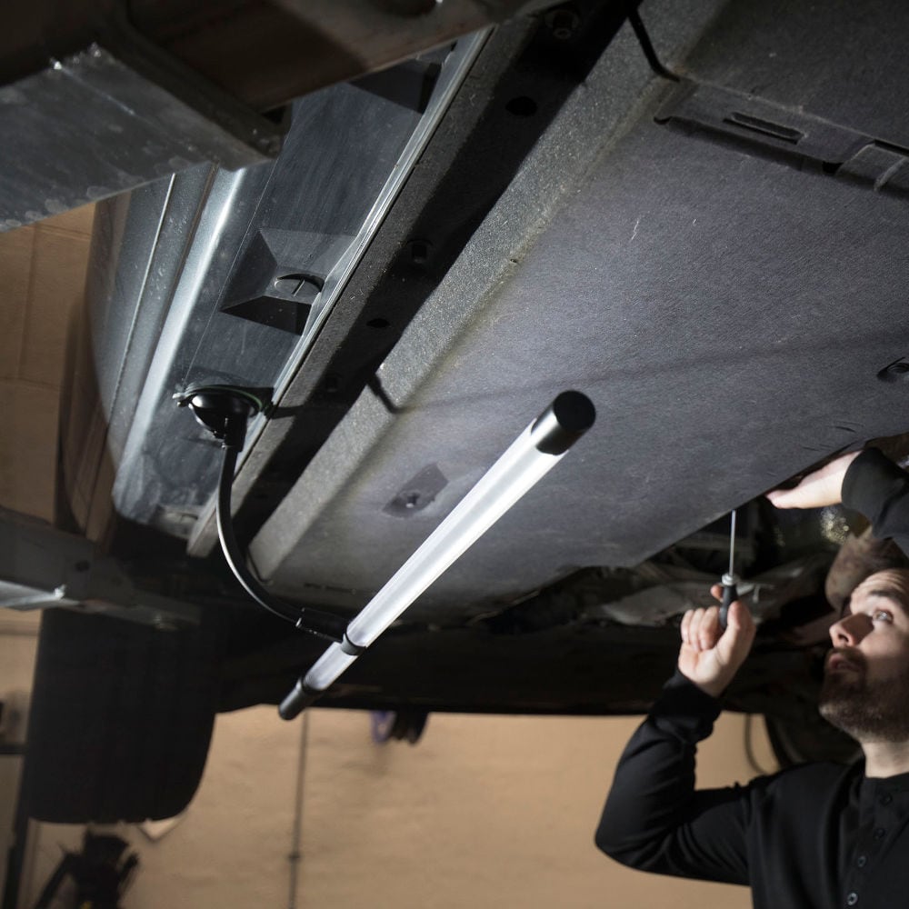 LINE LIGHT BONNET C+R Motorraumleuchte und Arbeitsleuchte mit 1400 Lumen