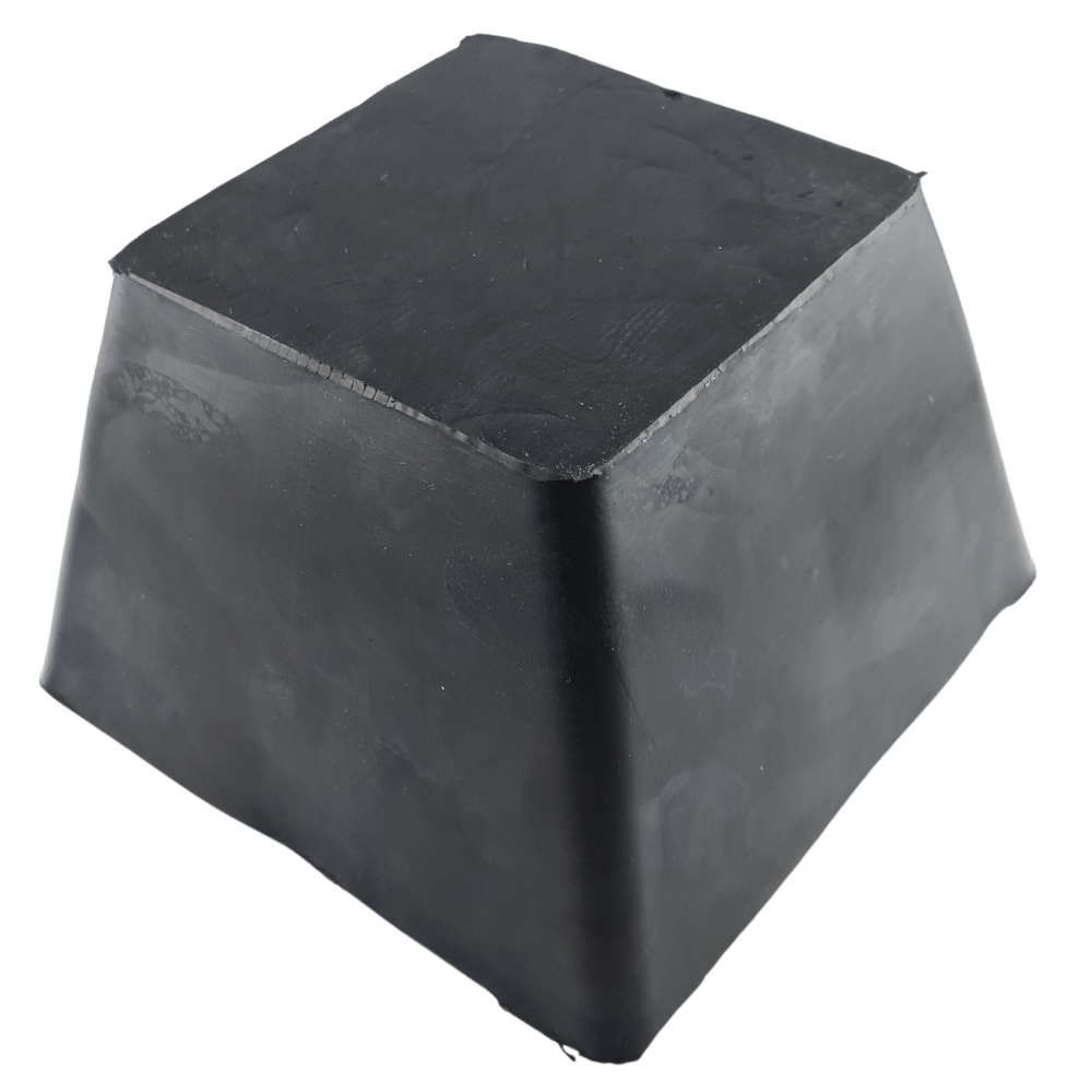 Gummi-Pyramide » unten: 150x150mm, oben: 100 x100 mm, Höhe: 100 mm