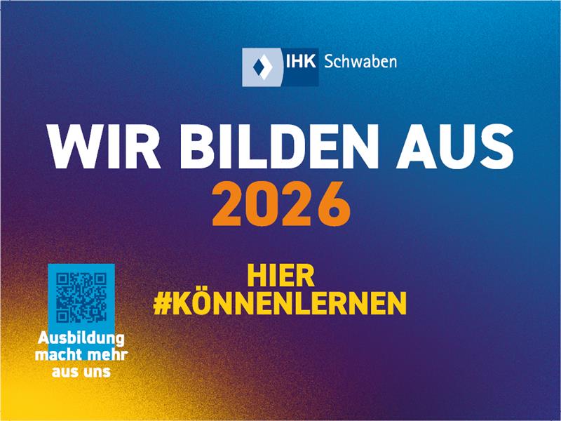 IHK Schwaben-Logo oben, großer Text WIR BILDEN AUS 2026, darunter HIER #KÖNNENLERNEN in Gelb, links unten QR-Code mit Text "Ausbildung macht mehr aus uns", blau-lila-gelber Verlaufshintergrund