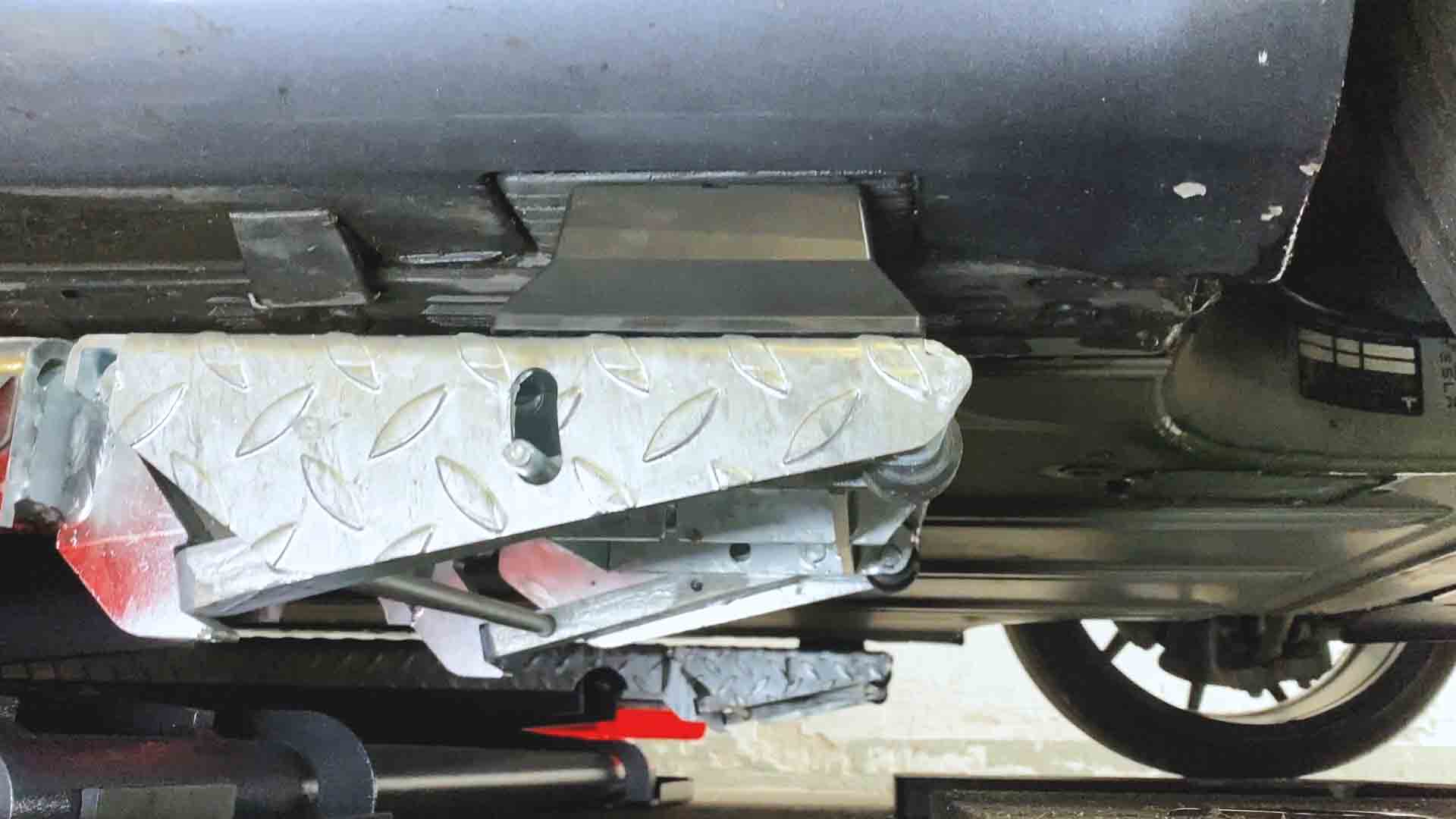 Spezial Gummi Aufnahme für Elektro- und Hybridfahrzeuge mit rechteckigem Aufnahmepunkt