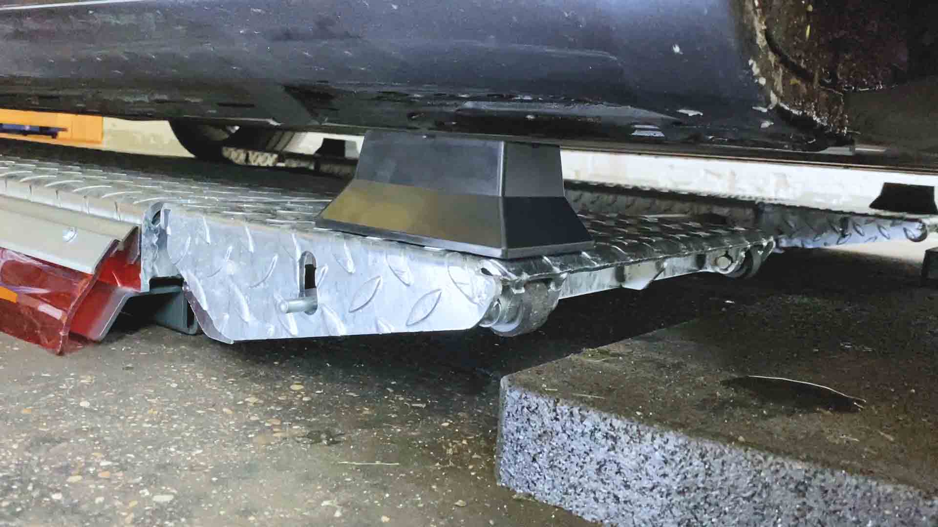 Spezial Gummi Aufnahme für Elektro- und Hybridfahrzeuge mit rechteckigem Aufnahmepunkt