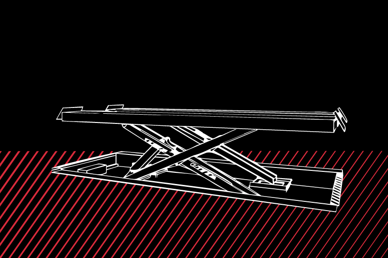 Stilisierte weiße Linienzeichnung einer Scherenhebebühne in Seitenperspektive auf schwarzem Hintergrund mit roter diagonal gestreifter Bodenfläche