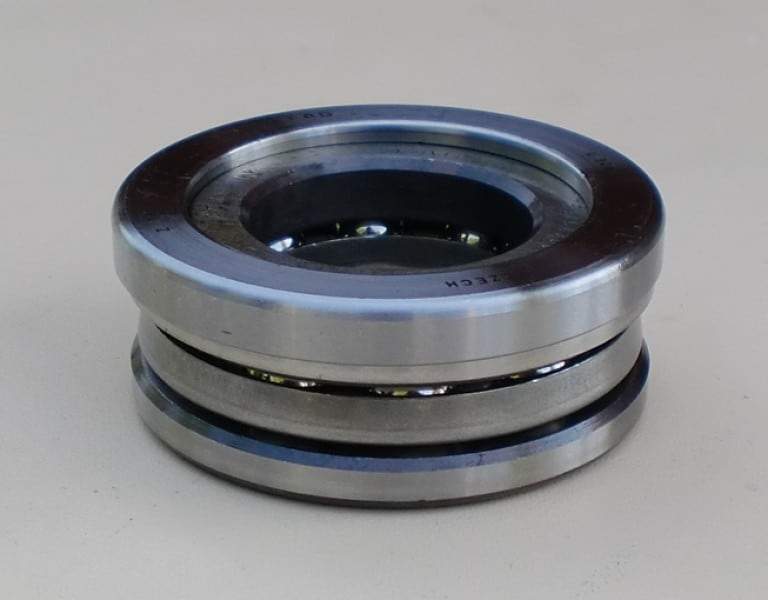 Axiallager mit Ring für Romeico Hebebühnen (besteht aus 4 Teilen), oben an Spindel, für  H225, H226,