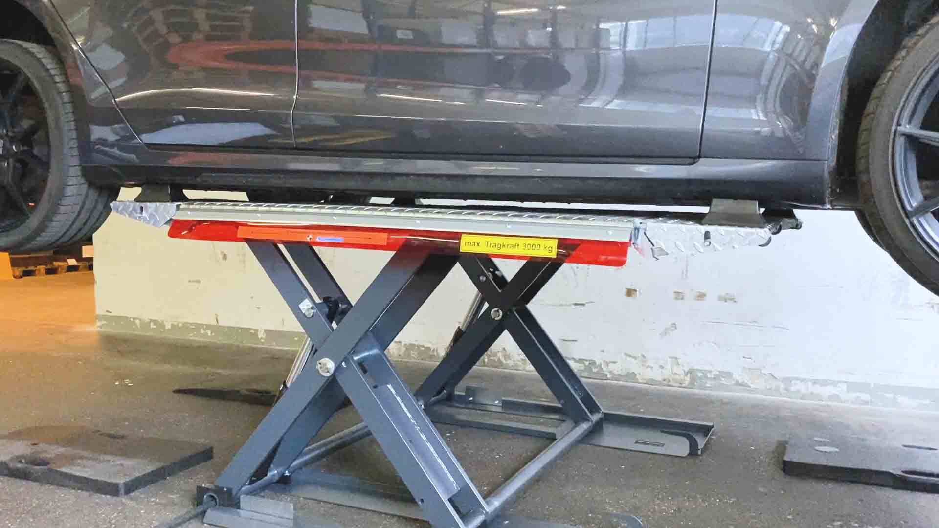 Spezial Gummi Aufnahme für Elektro- und Hybridfahrzeuge mit rechteckigem Aufnahmepunkt