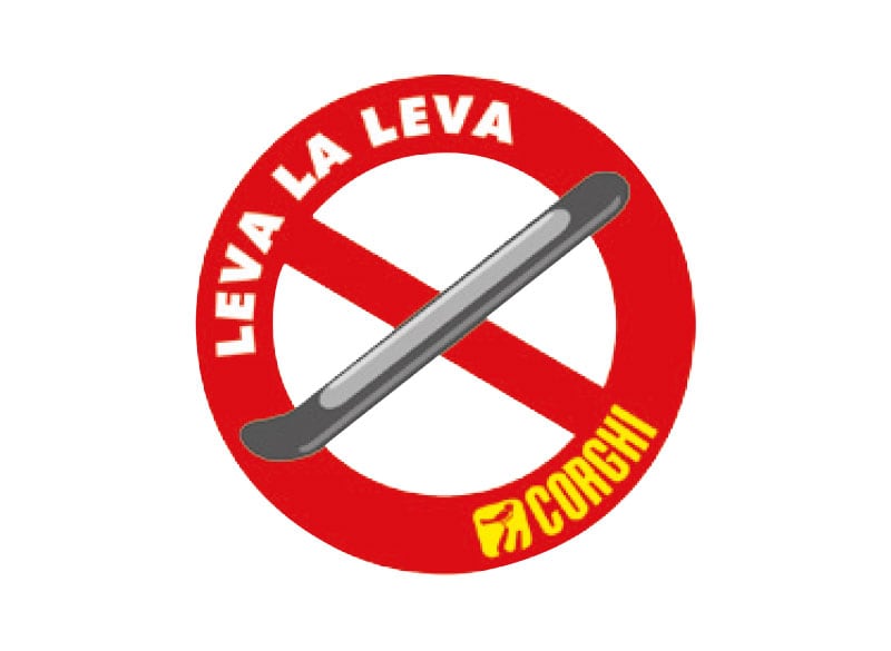 Rotes Verbotszeichen mit diagonalem grauem Reifenheber/Hebel, weißer Schriftzug LEVA LA LEVA am oberen Rand und gelbem Corghi-Logo am unteren Rand