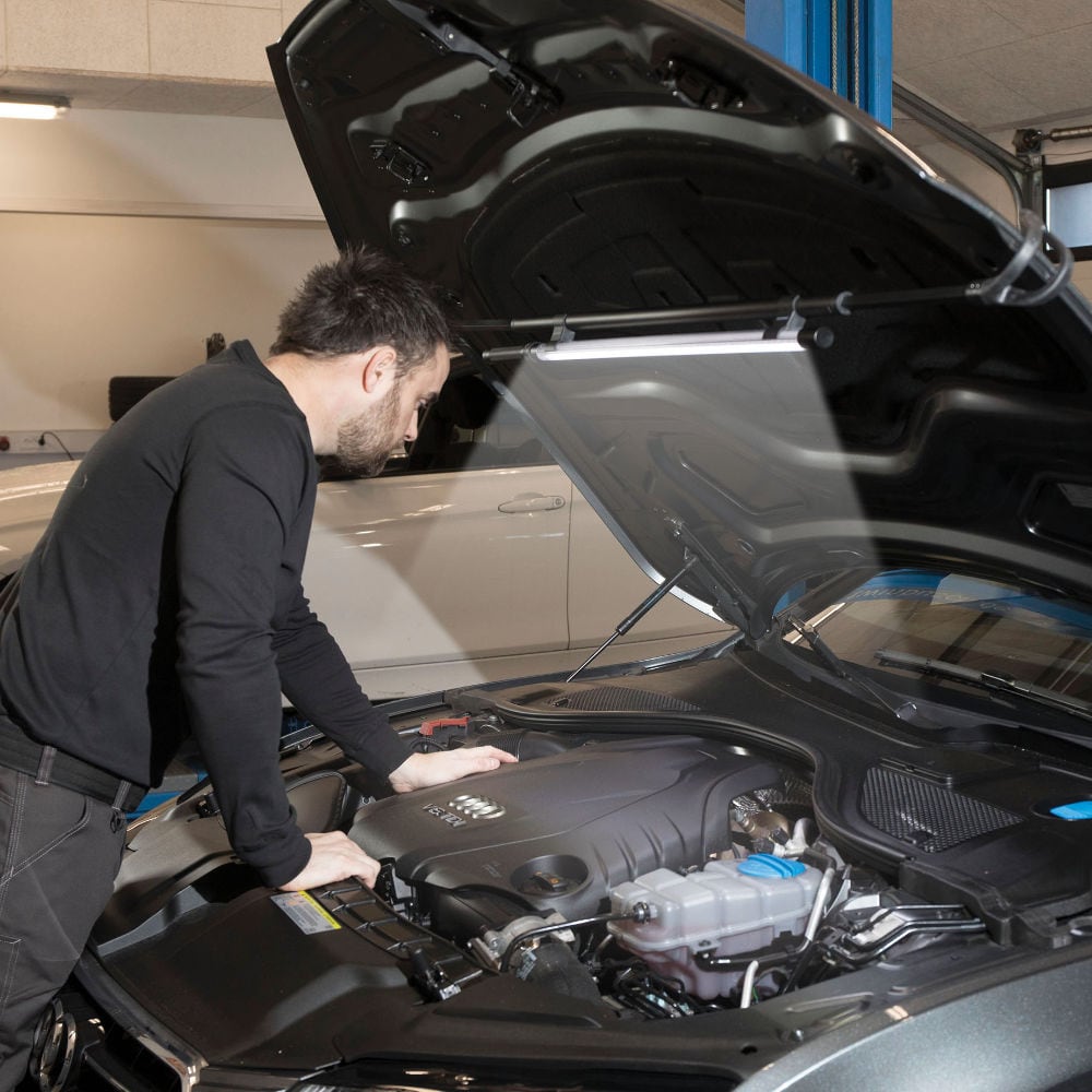 LINE LIGHT BONNET C+R Motorraumleuchte und Arbeitsleuchte mit 1400 Lumen