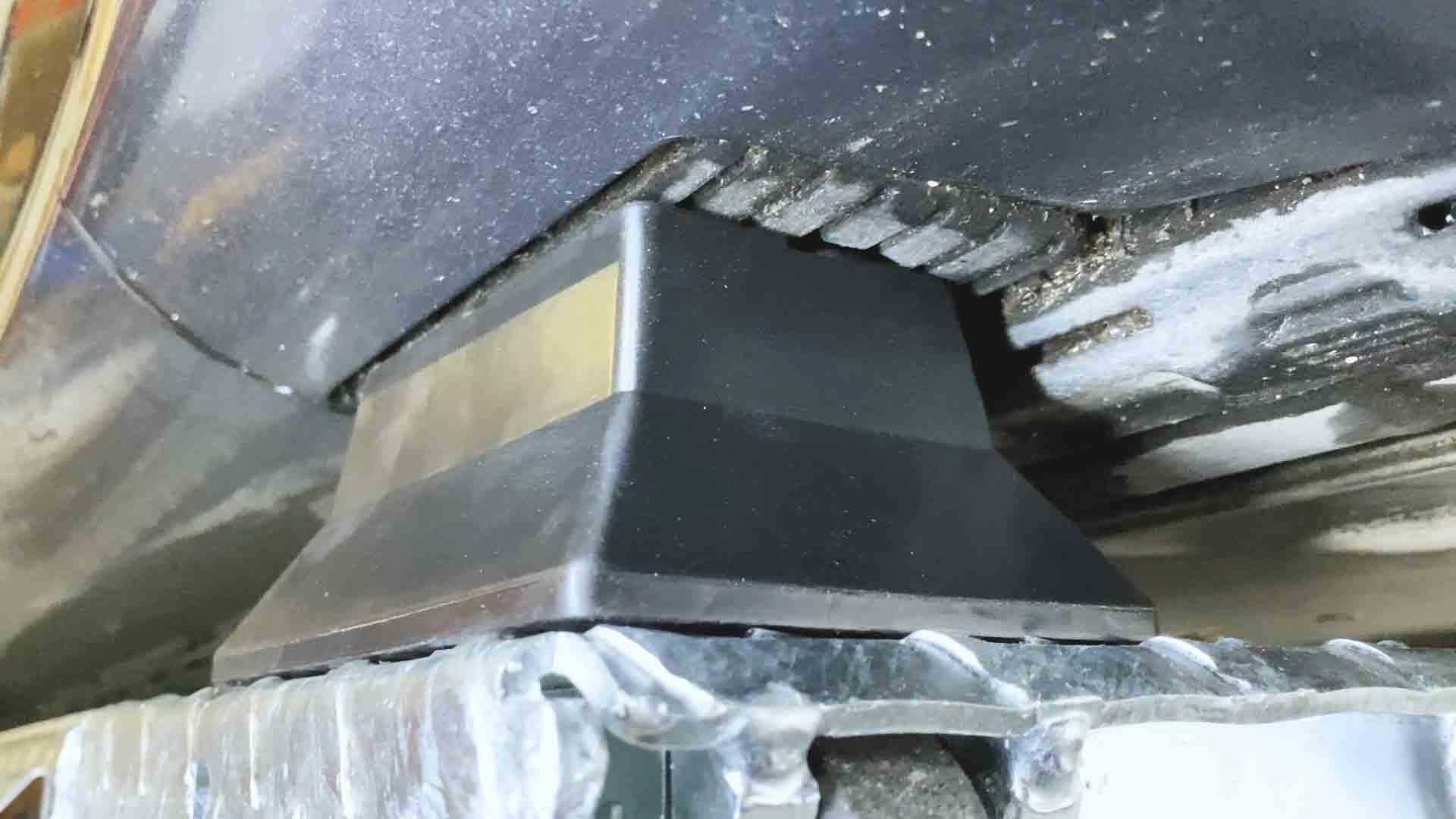 Spezial Gummi Aufnahme für Elektro- und Hybridfahrzeuge mit rechteckigem Aufnahmepunkt