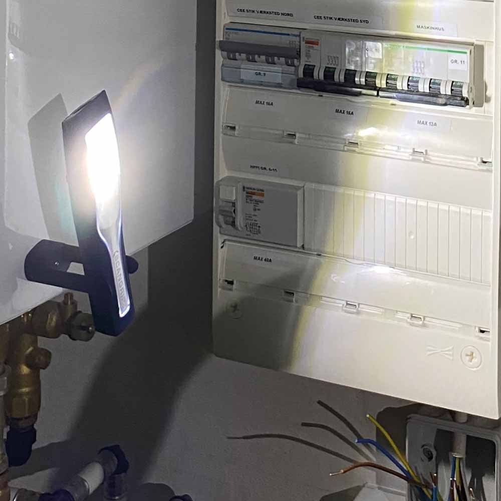 MINI MAG PRO - Kompakte LED-Handlampe mit 200 Lumen