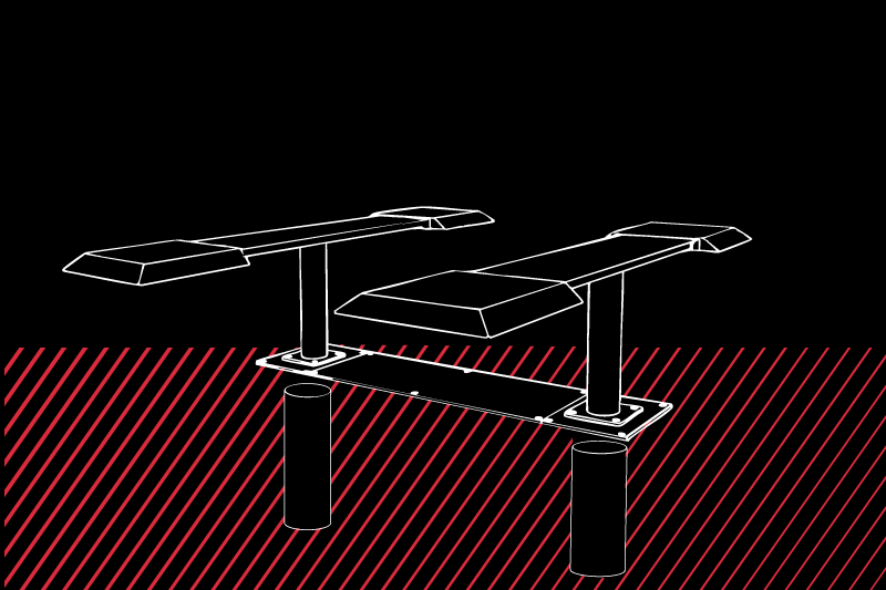 Weiße Strichzeichnung von zwei rechteckigen Plattformen auf senkrechten Stützen, verbunden durch eine horizontale Traverse mit zwei zylindrischen Standrohren, vor schwarzem Hintergrund mit roten diagonal gestreiften Vordergrundflächen